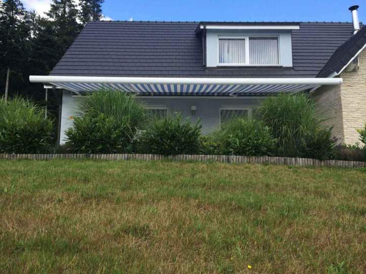 Store télécommandé doté d’un système d’éclairage Nogent-sur-Marne