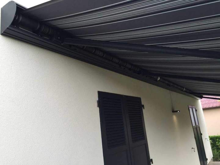 Store télécommandé doté d’un système d’éclairage Nogent-sur-Marne