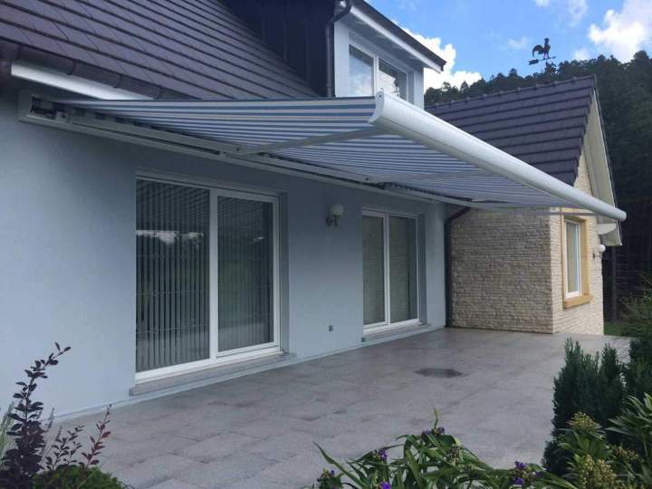 Store télécommandé doté d’un système d’éclairage Nogent-sur-Marne